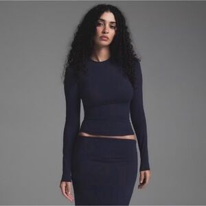 SKIMS Fits Everybody Long Sleeve T-Shirt - Navy